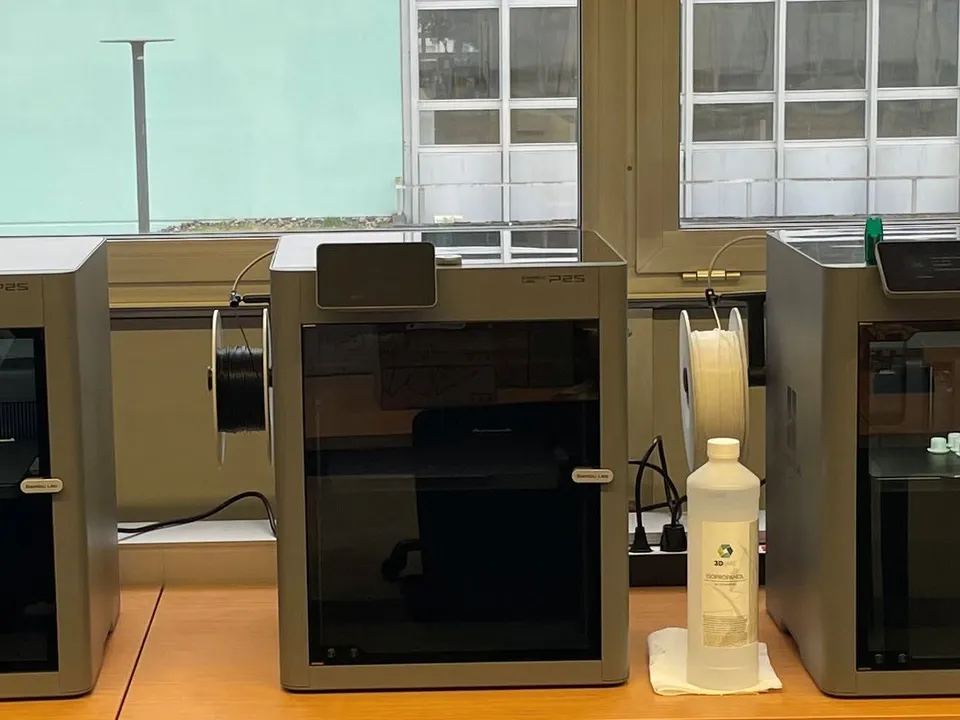 Fünf 3D-Drucker im Multiuse-Labor